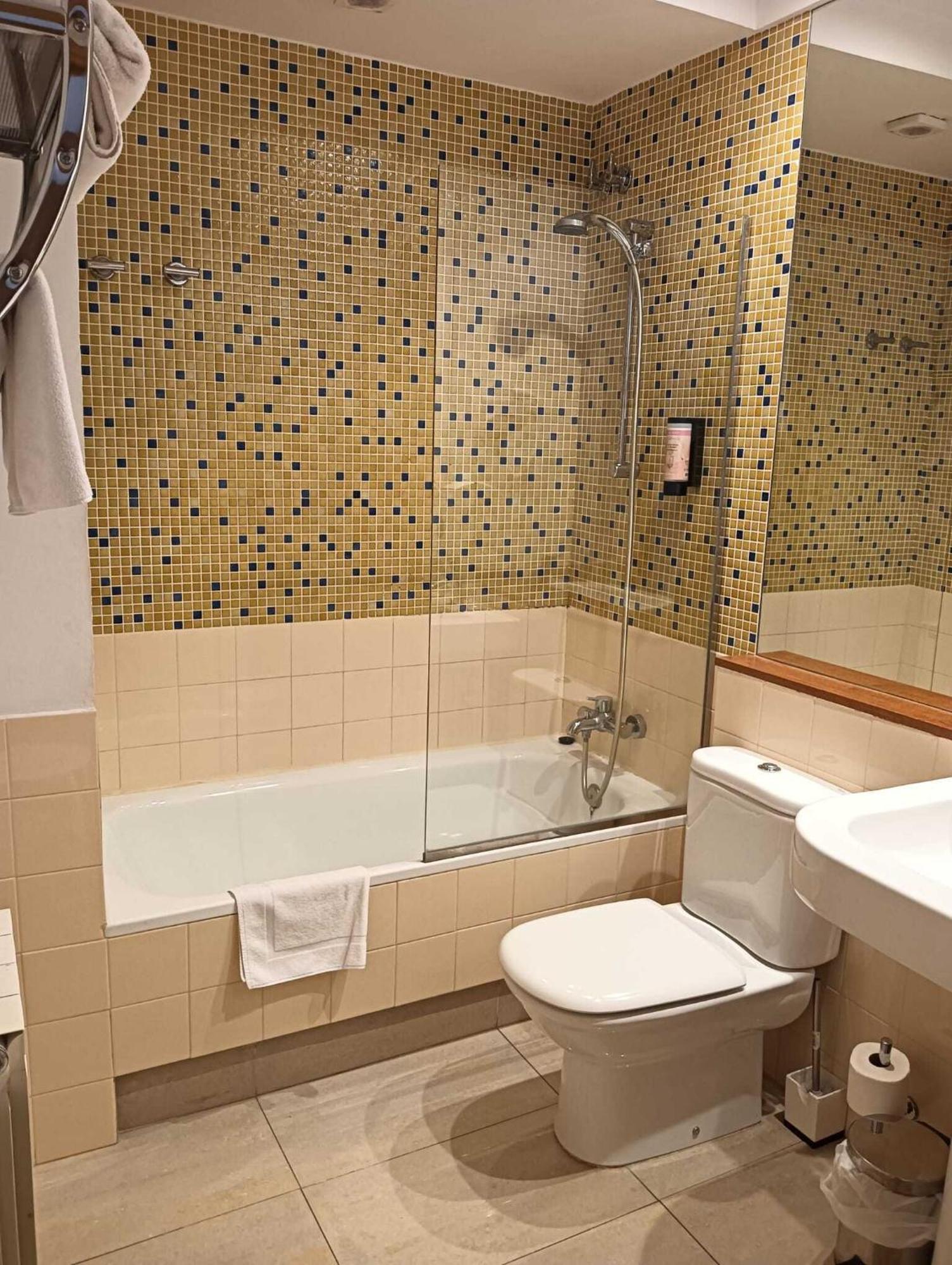Gastro Hotel La Giraldilla 리어게인즈 객실 사진